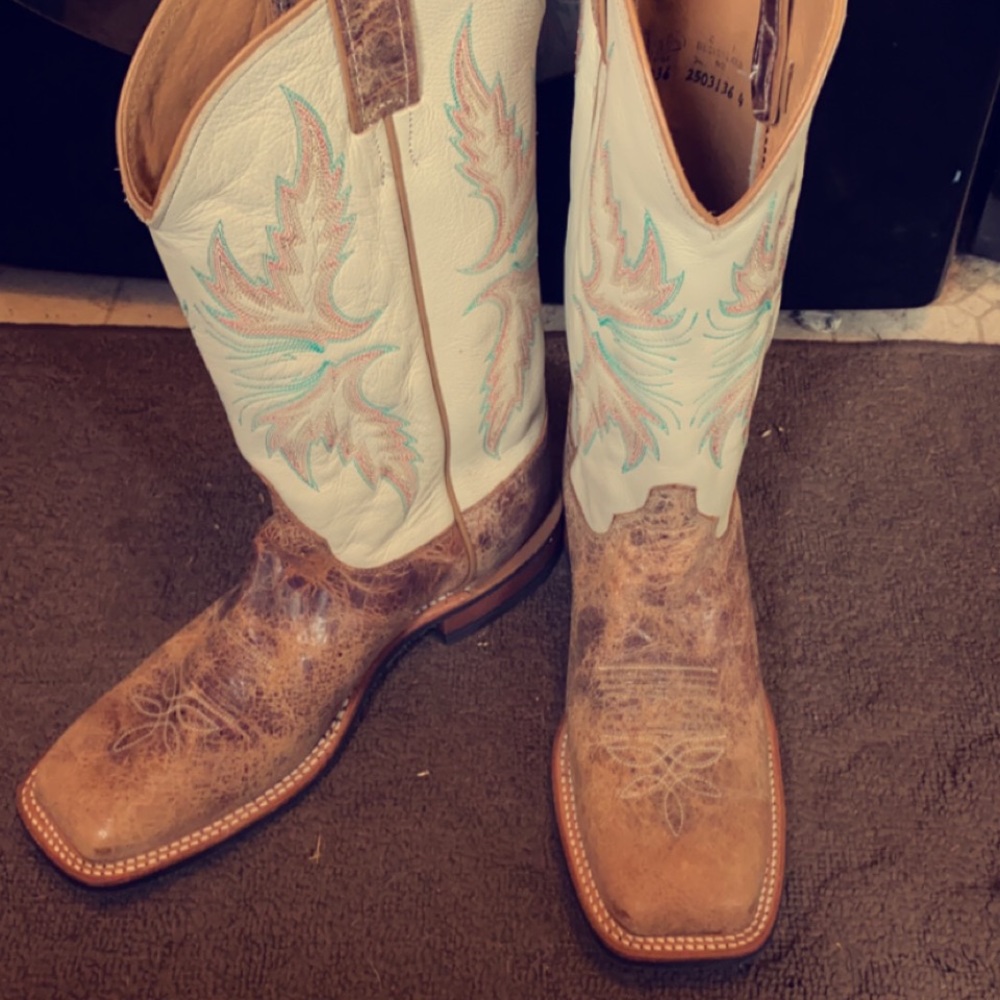 Women Justin bent rail size 11